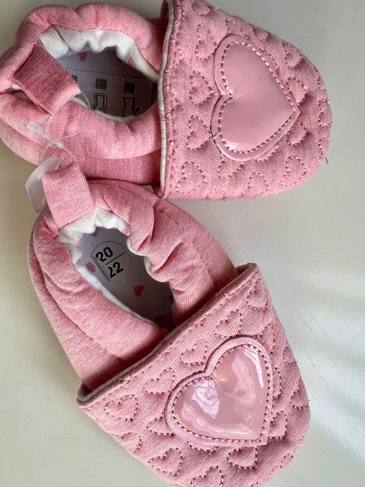 Бебешка хавлия ,спален чувал, възглавница ограничител и пантофки-20/21