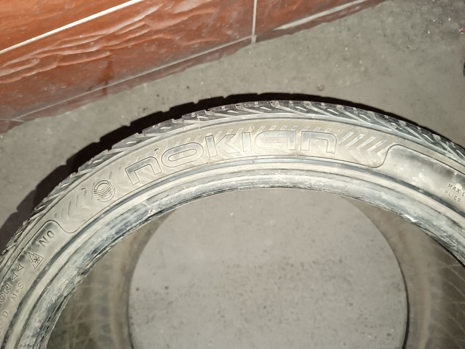 Продам пару 295 30 R19
