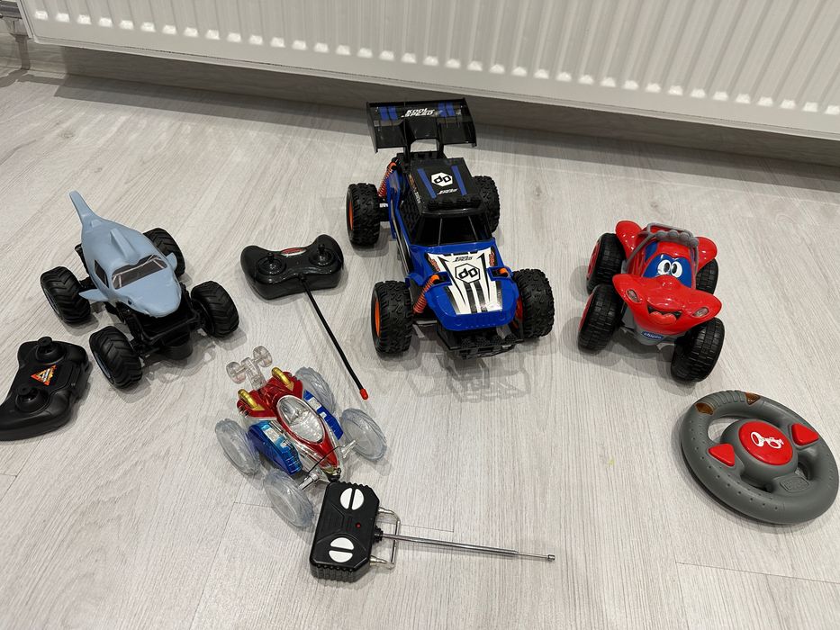 Детски коли и динозавъри