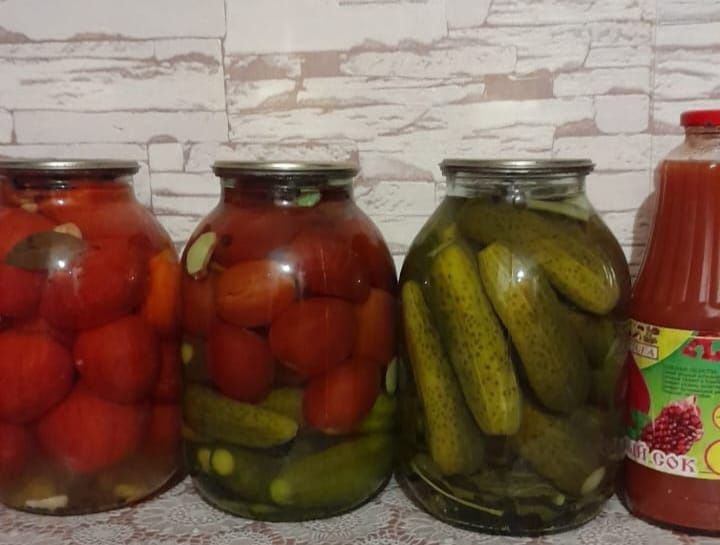Соленые огурцы помидоры