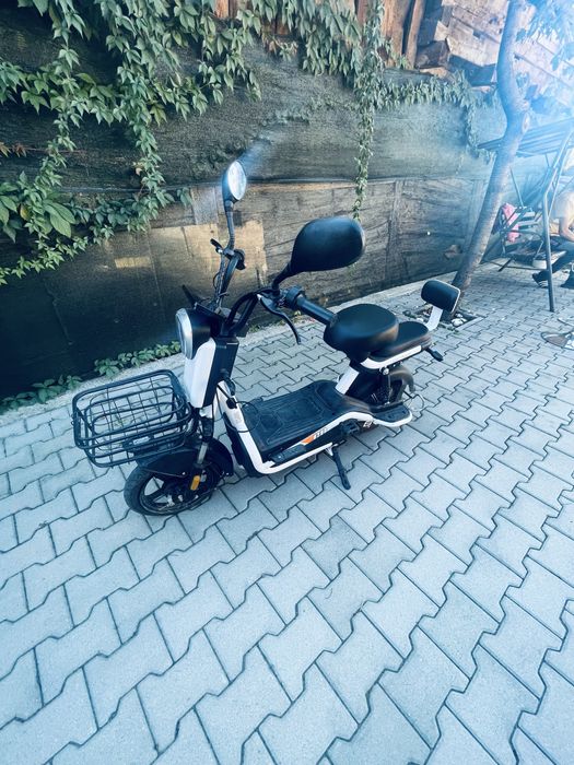 Vand sau schimb cu iphone, scuter electric!