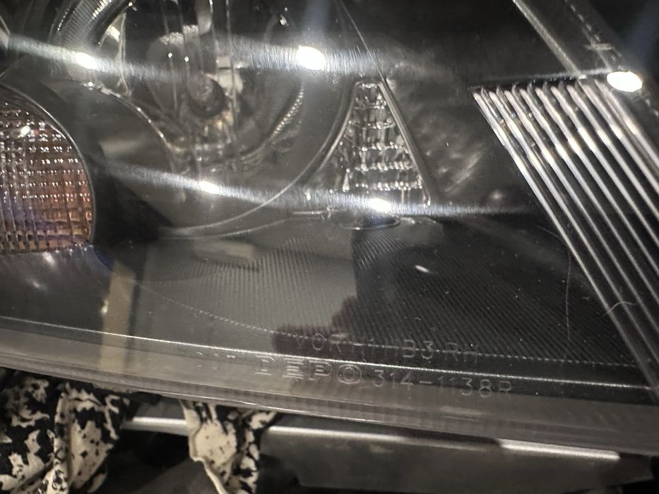 Десен фар за Мицубиши Аутлендър 2006г