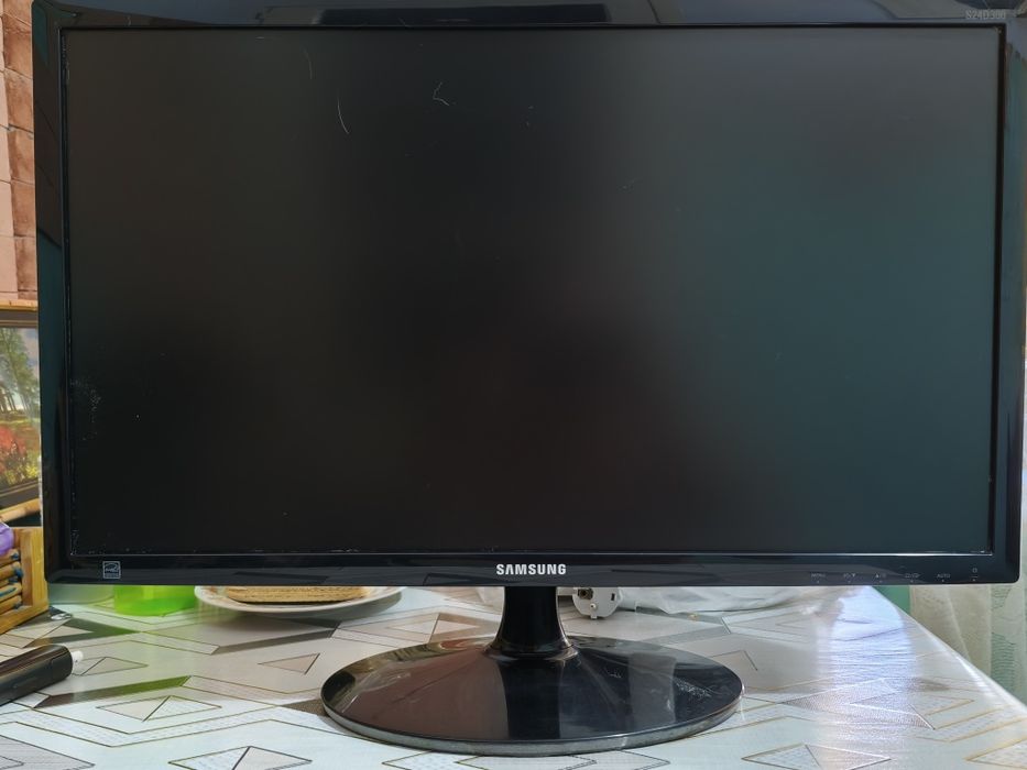 Монитор Samsung 24 дюйма матрица LED