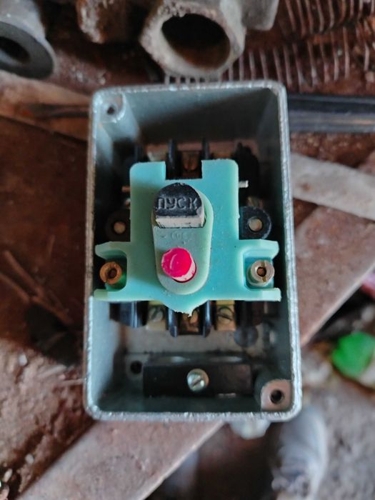 Выключатель три фазы.