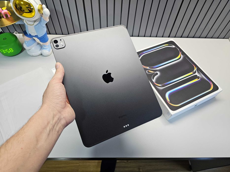 ПРОДАМ Apple iPad PRO 13 inch M4 (256GB) WiFi+ESIM. Состояние НОВОЕ.