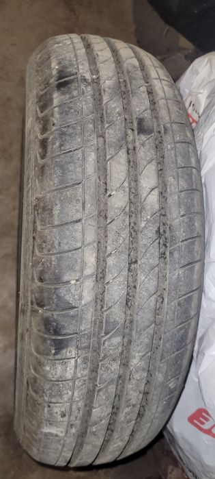 Продавам гуми за Дачия "Спринг"