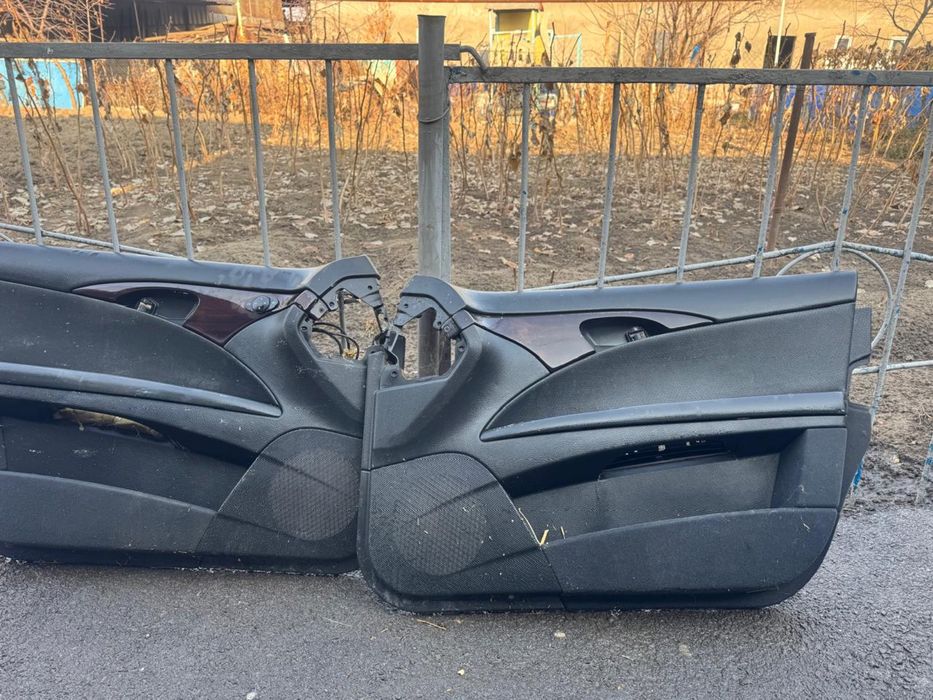 Салон на 211, двери, фонарь