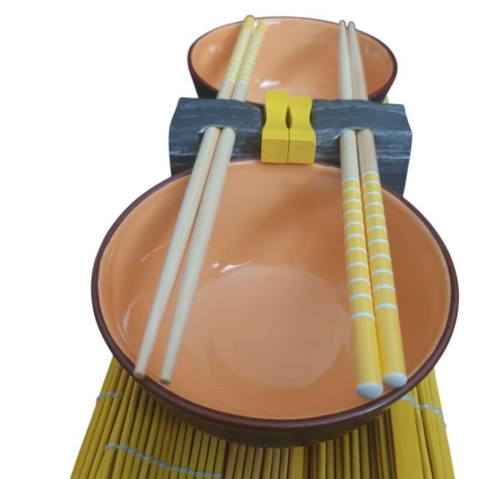 Seturi de masa asiatice pentru garnituri, Korea, Japonia.  Galben