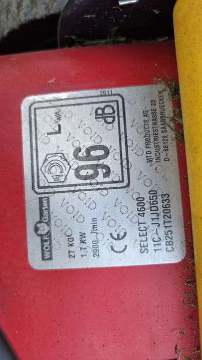 Mașină de tuns iarba