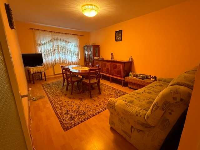 Apartament 3 camere decomandat 71 mp, 2 bai, balcon, parter, Strand