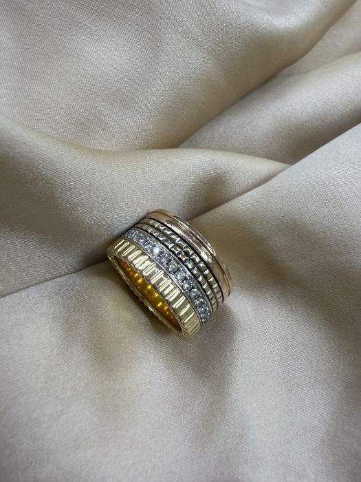 Золотое кольцо с бриллиантами