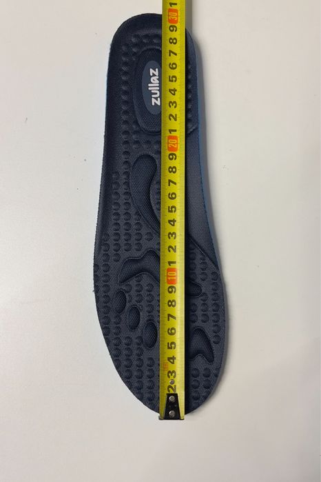 Продам мужские кроссовки