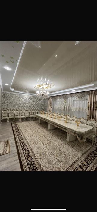 Стол и стулья для гостиной