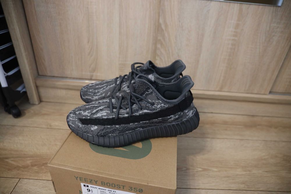Yeezy 350 v2 Dark Salt 41