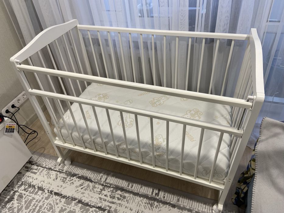 Продам детскую кроватку с матрасом