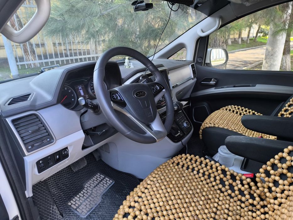 Продам минивэн JAC M4 автомат