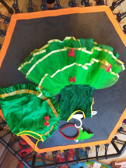 Костюмы разные детские.