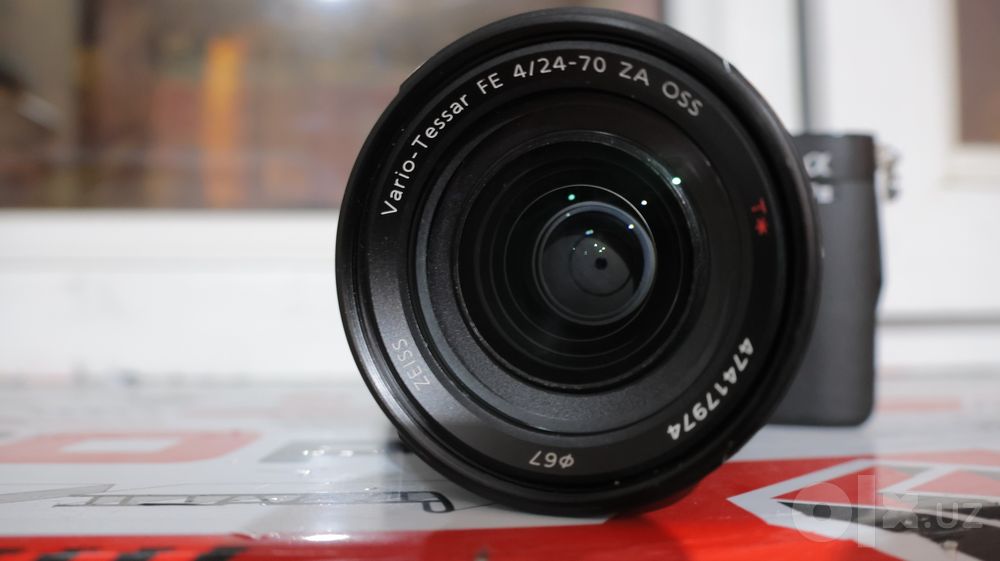 Sony a7iii soyiladi 24-70 mm f4 obektivi bilan