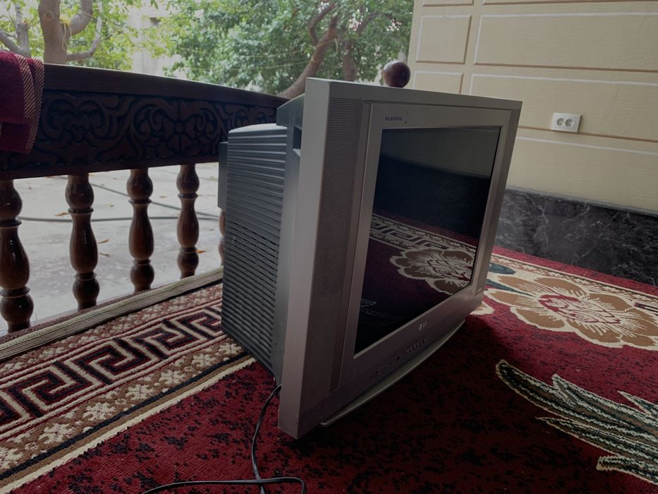 LG televizor sotiladi srochna holati yaxshi ishlidi