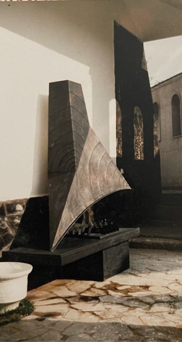 Дизайнерска чугунена камина