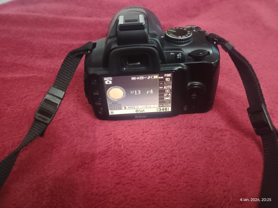 Aparat foto DSLR Nikon D3000, obiectiv 18-55 VR