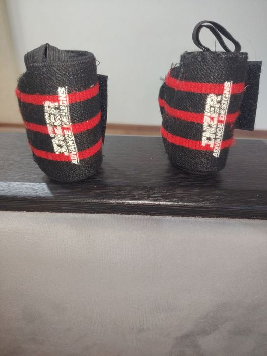 Продам бинты для кистей inzer