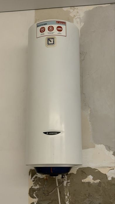 Бойлер Ariston (водонагреватель)