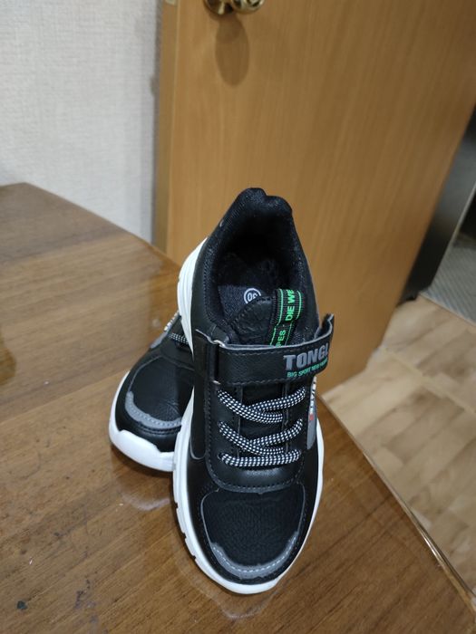 Продам кроссовки для мальчика