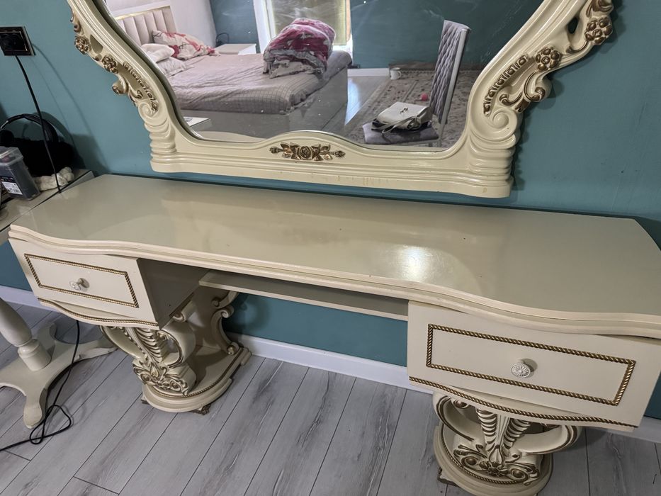 зеркало с тумбой