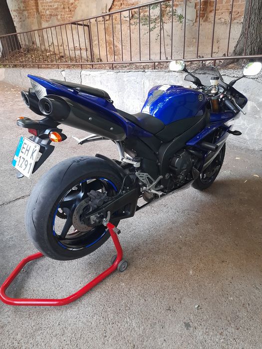 Продавам YAMAHA YZF R1