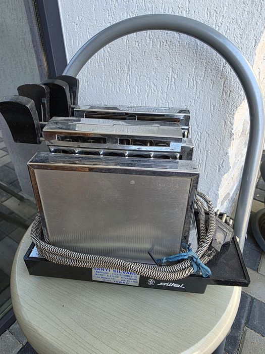 Urgent  Obiecte vechi casetofon , polizor,lanterna, robot, etc
