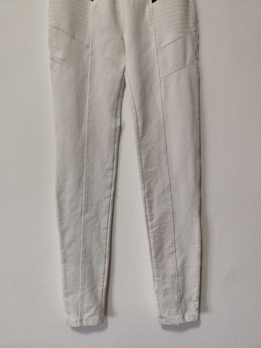 Bershka pantaloni albi noi M