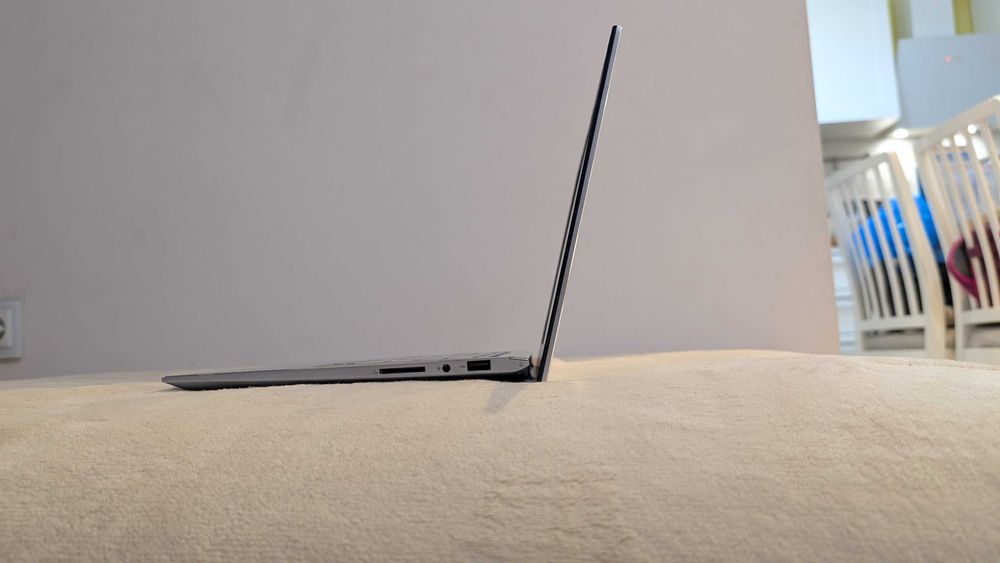 ASUS ZenBook 14 UM431D, Full HD, AMD Ryzen 5 3500U, 8 GB, 512 GB NVMe