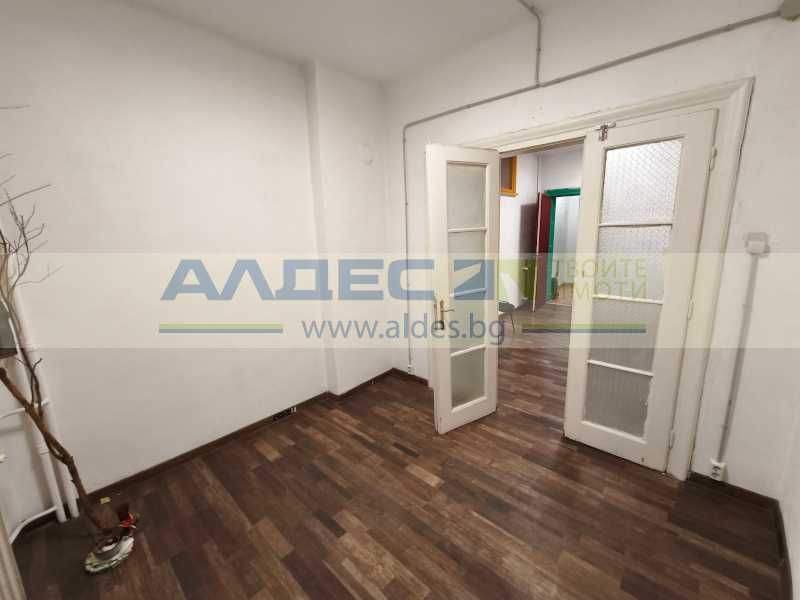 Отдава се дългосрочно офис на пл. Славейков!