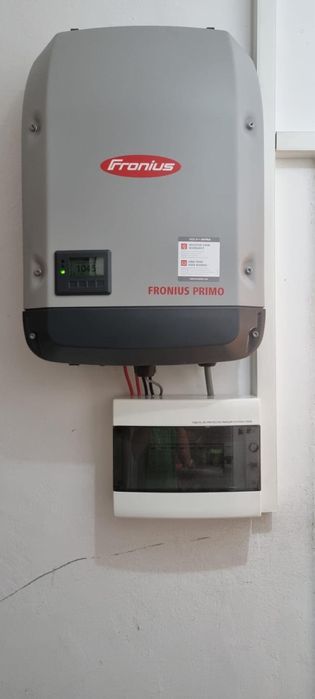 Ofer servicii profesionale de instalare a panourilor fotovoltaice