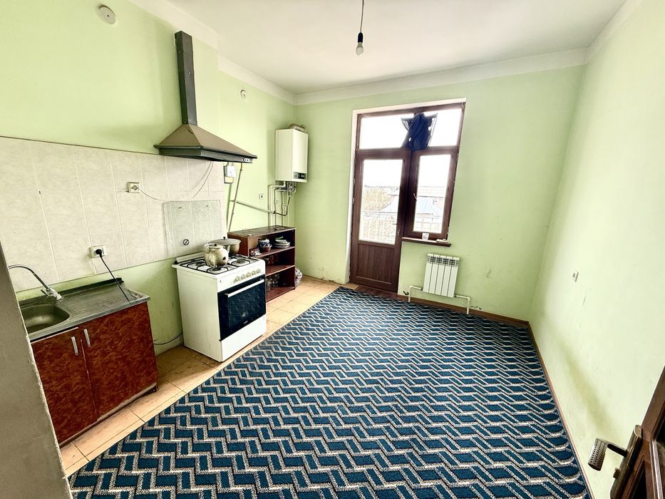 Termiz sh, vokzal TISU turist politsiya oldida 63,9 mkv, 2 xona