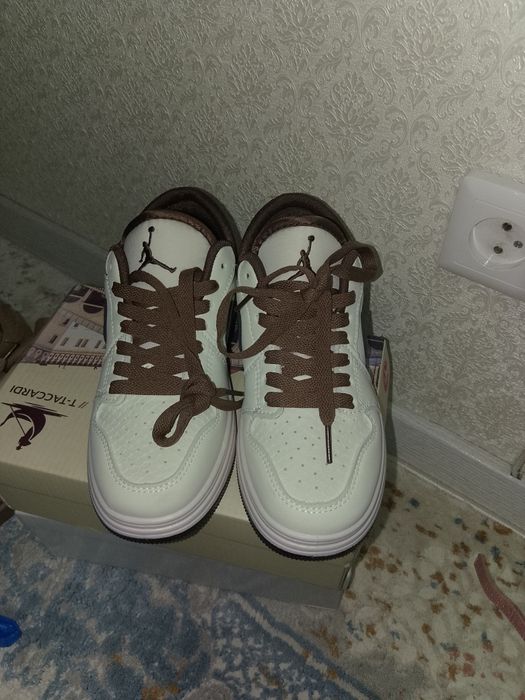 Продам новые кроссовки размер 36