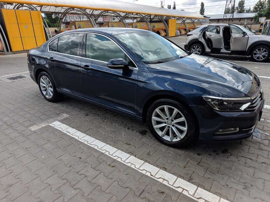 VW Passat B8 2015 · 1.6 TDI · 102.000 km · Automată · Albastru metalizat