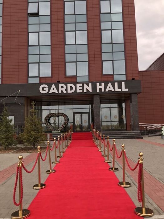 Красная ковровая дорожка