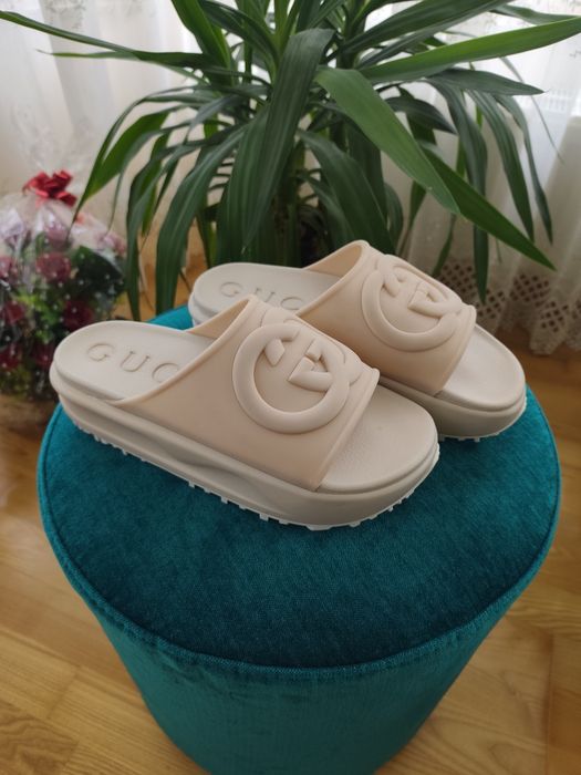 Vând papuci Gucci