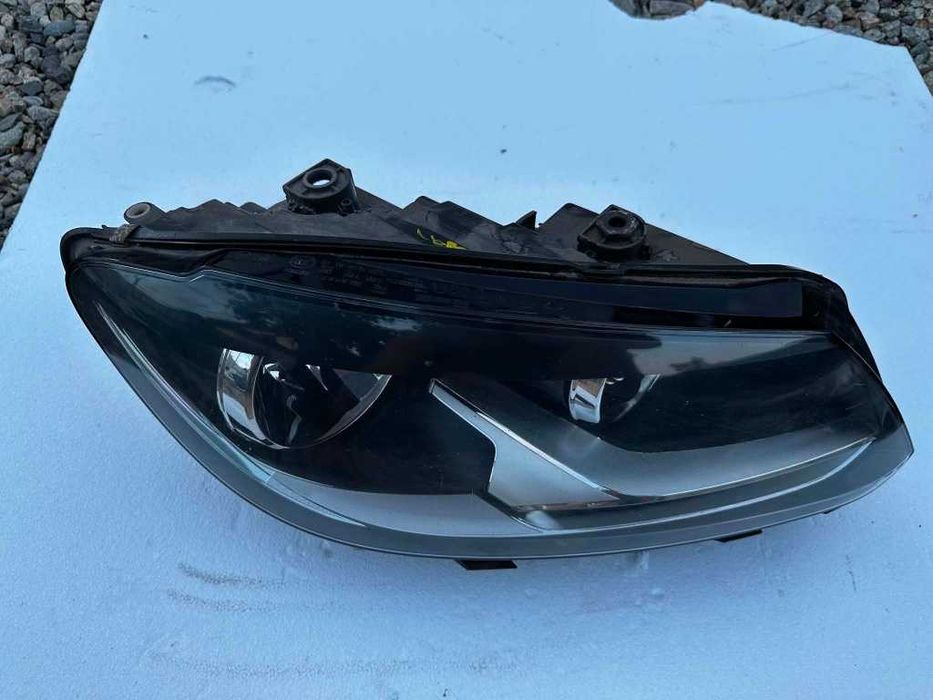 Far Dreapta cu Halogen Volkswagen Touran 1T3 2010 - 2015