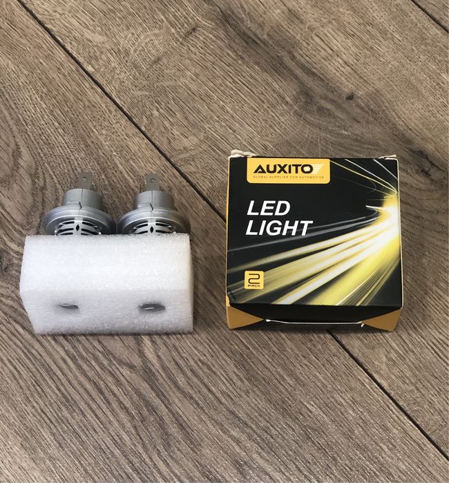 Продам новые лед лампы H4