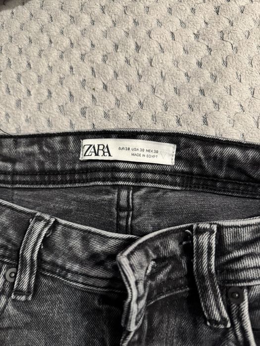 Blugi negri Zara