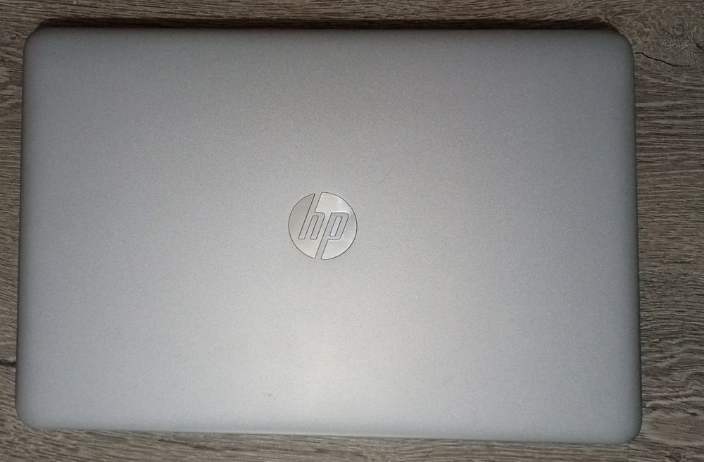 Laptop hp EliteBook cu touchscreen