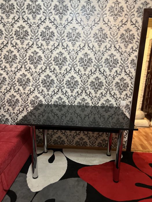 Стол в хорошем состоянии