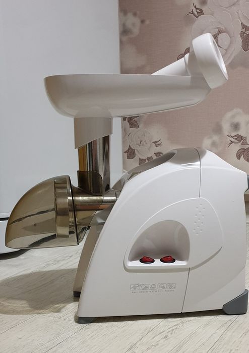 Мясорубка Аксион новая