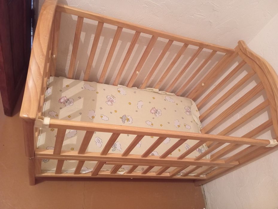Детская кроватка
