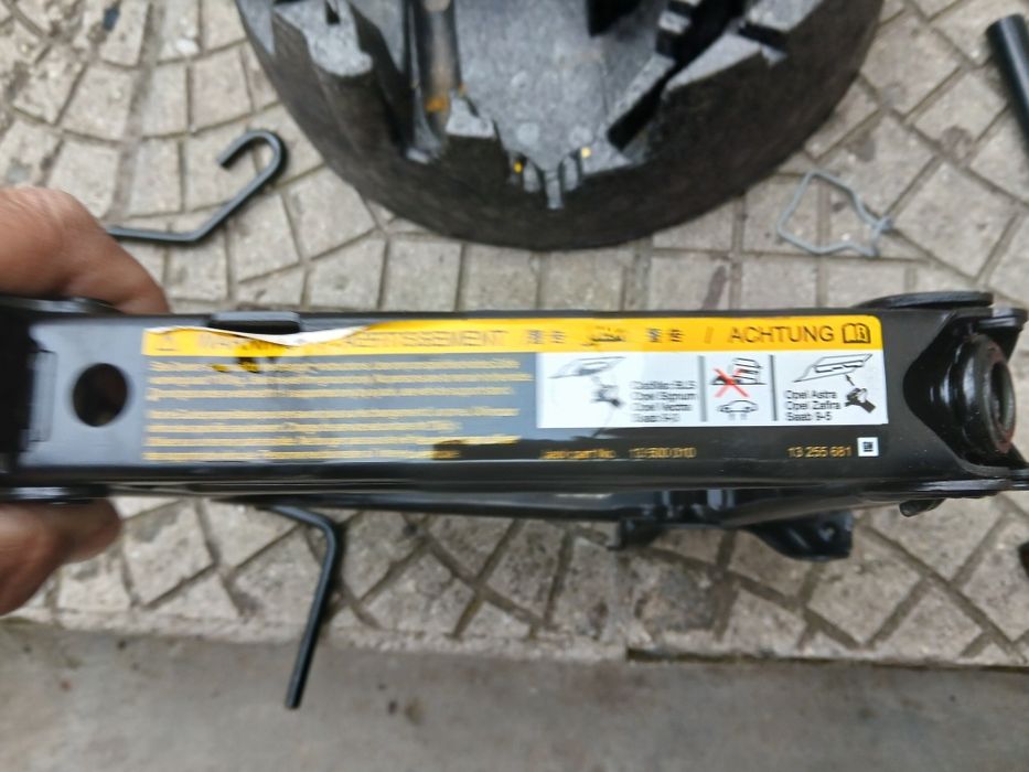 Оригинален комплект крик ключ кука за Opel astra.zafira.vectra.meriva.