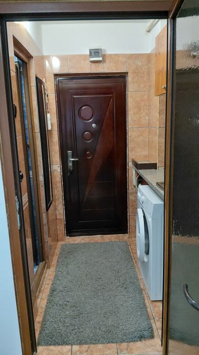 Închiriez Garsoniera