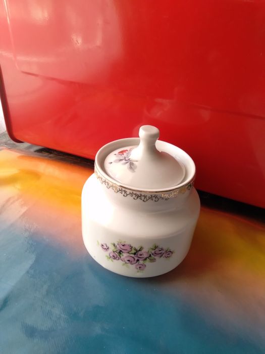 Продам сахарницу фарфоровую.